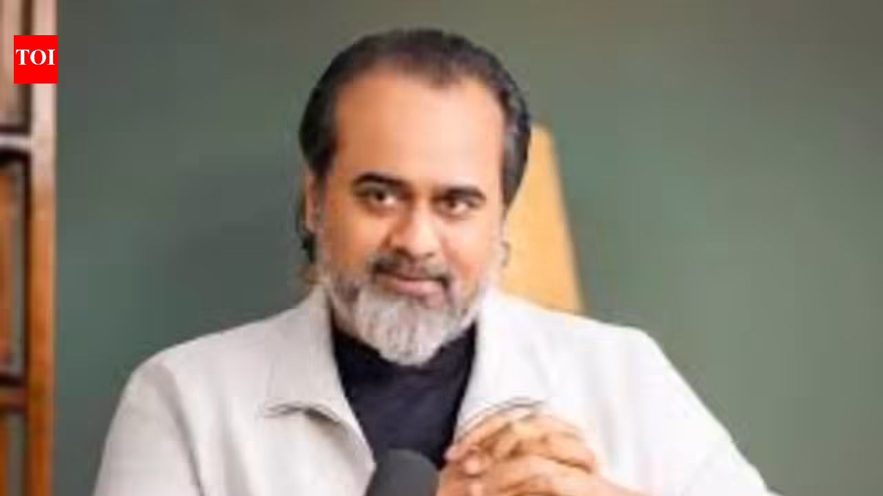 Acharya Prashant Quote: Quote of the day by Acharya Prashant: “The quality of this moment decides the quality of life. If this is life, then the worthiness of this moment is the worthiness of life”