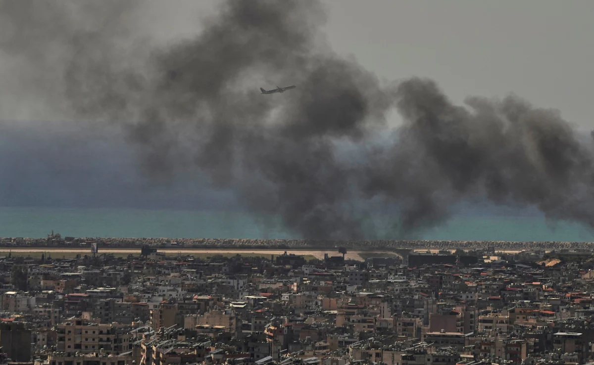 Iran Israel US War LIVE: ईरान ने कतर में दुनिया के सबसे बड़े LNG प्लांट पर दागी मिसाइल, ट्रंप ने दी चेतावनी