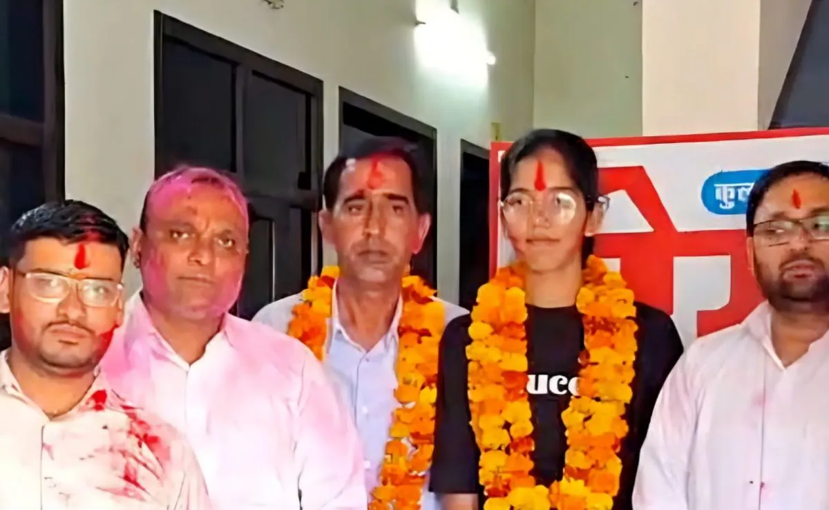 RBSE Result: स्कूल बस ड्राइवर पिता की बेटी ने किया कमाल, 10वीं में 99.17% अंक के साथ जिले में किया टॉप