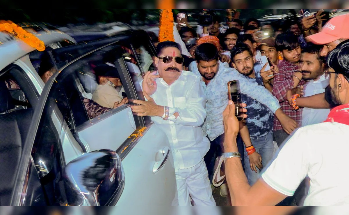 सूरजभान के घर के सामने नारेबाजी, जगह-जगह जनसैलाब, 50 KM के अनंत रोड शो में क्या-क्या हुआ?