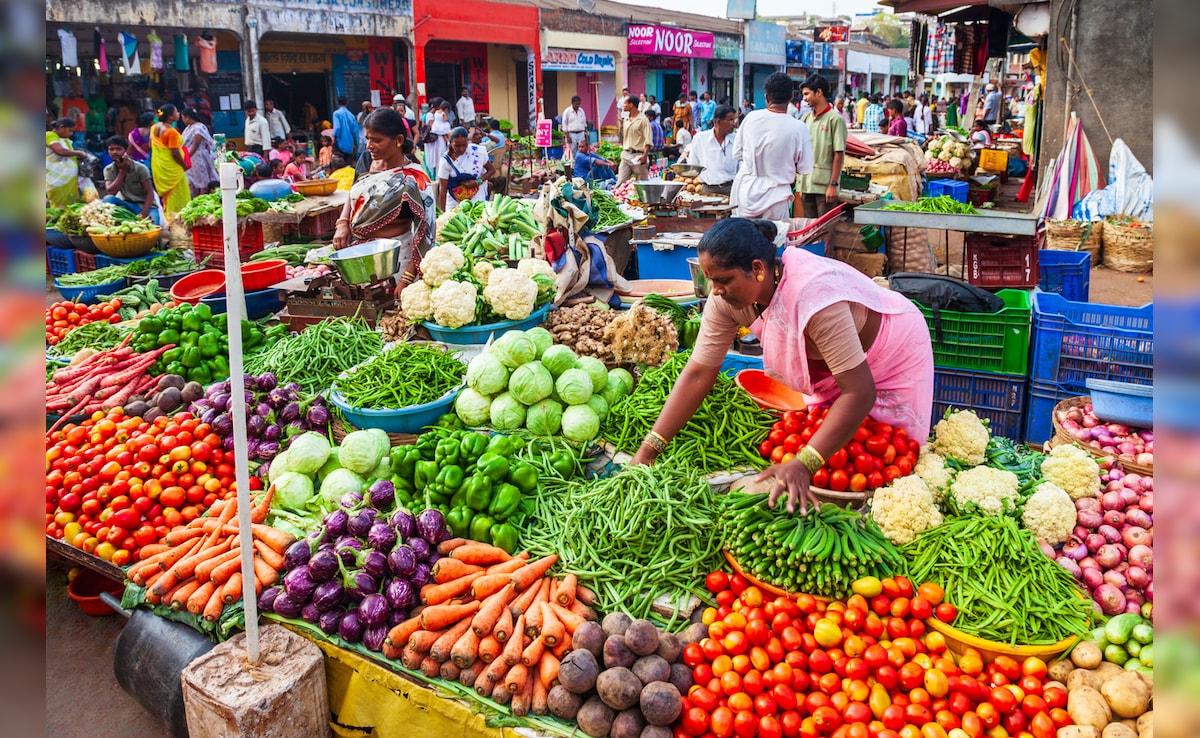 CPI Inflation: हरी सब्जियां महंगी हुई, लहसुन-प्‍याज सस्‍ते! मार्च में महंगाई बढ़ी, फिर भी नो टेंशन, वजह जान लीजिए  | Inflation rises but no tension here is Why