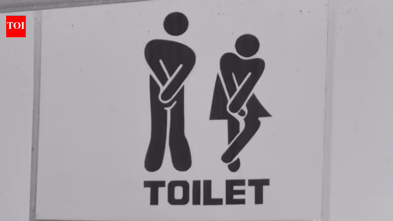 Child Urgent Needs Public: Mother makes child urinate from a bridge at Baidyanath Dham, viral video sparks debate: What parents should do when kids have urgent needs in public