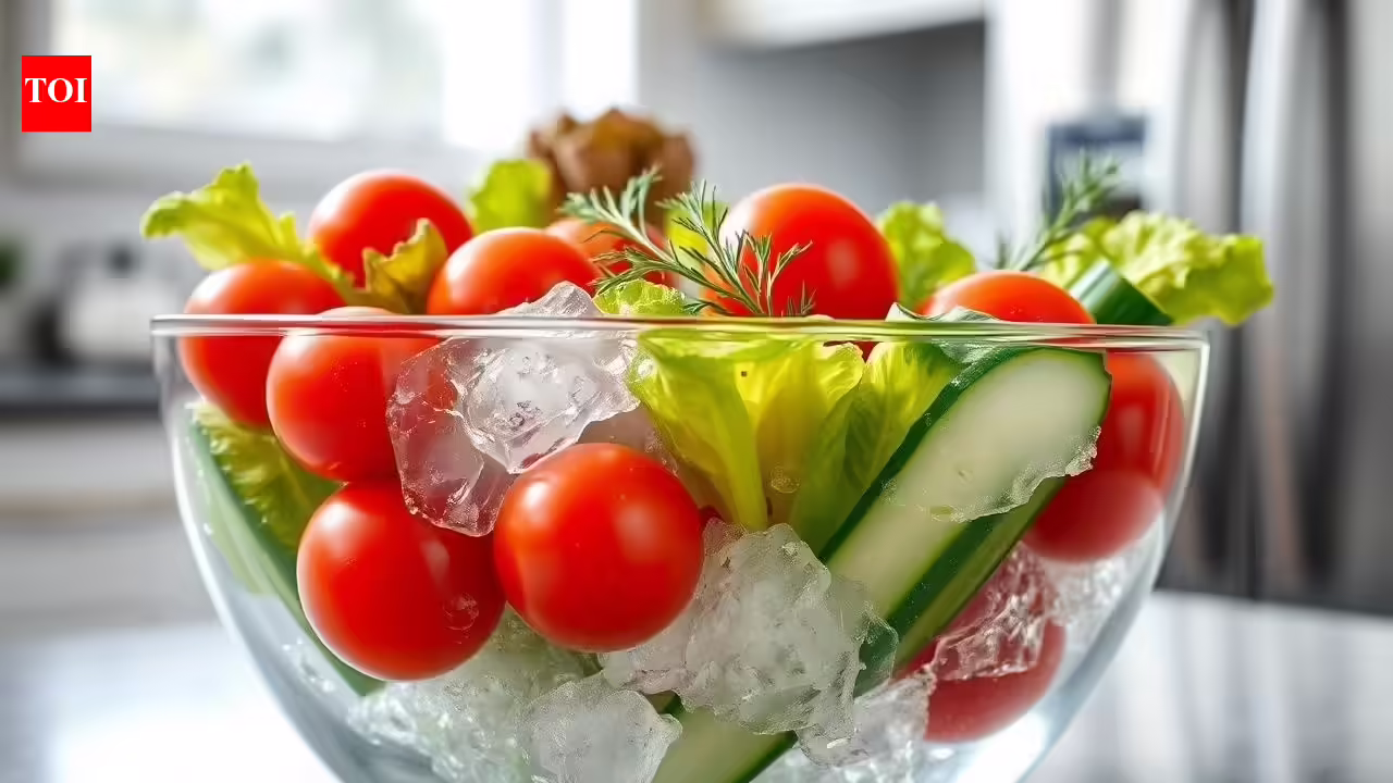 Don't toss those wilted greens! The 20-minute kitchen trick that restores their crunch |