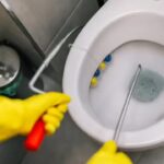 How to unclog a toilet fast without a plunger |