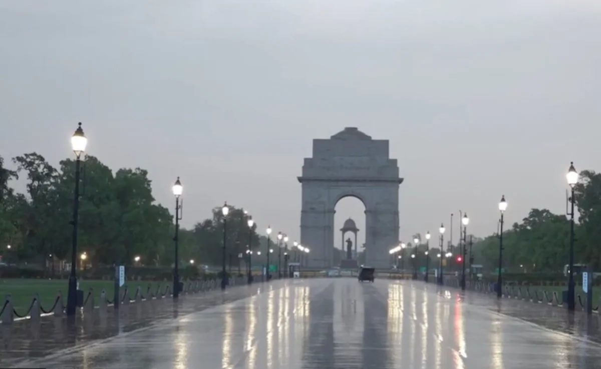 Rain in Delhi: दिल्ली NCR में फिर बारिश, यूपी-उत्तराखंड से राजस्थान तक बरसे बदरा, जानें कितने दिन बदला रहेगा मौसम