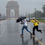 धूल भरी आंधी और फिर मूसलाधार बारिश: दिल्ली-एनसीआर में मौसम ने ली करवट, घर से निकलने से पहले पढ़ें अपडेट