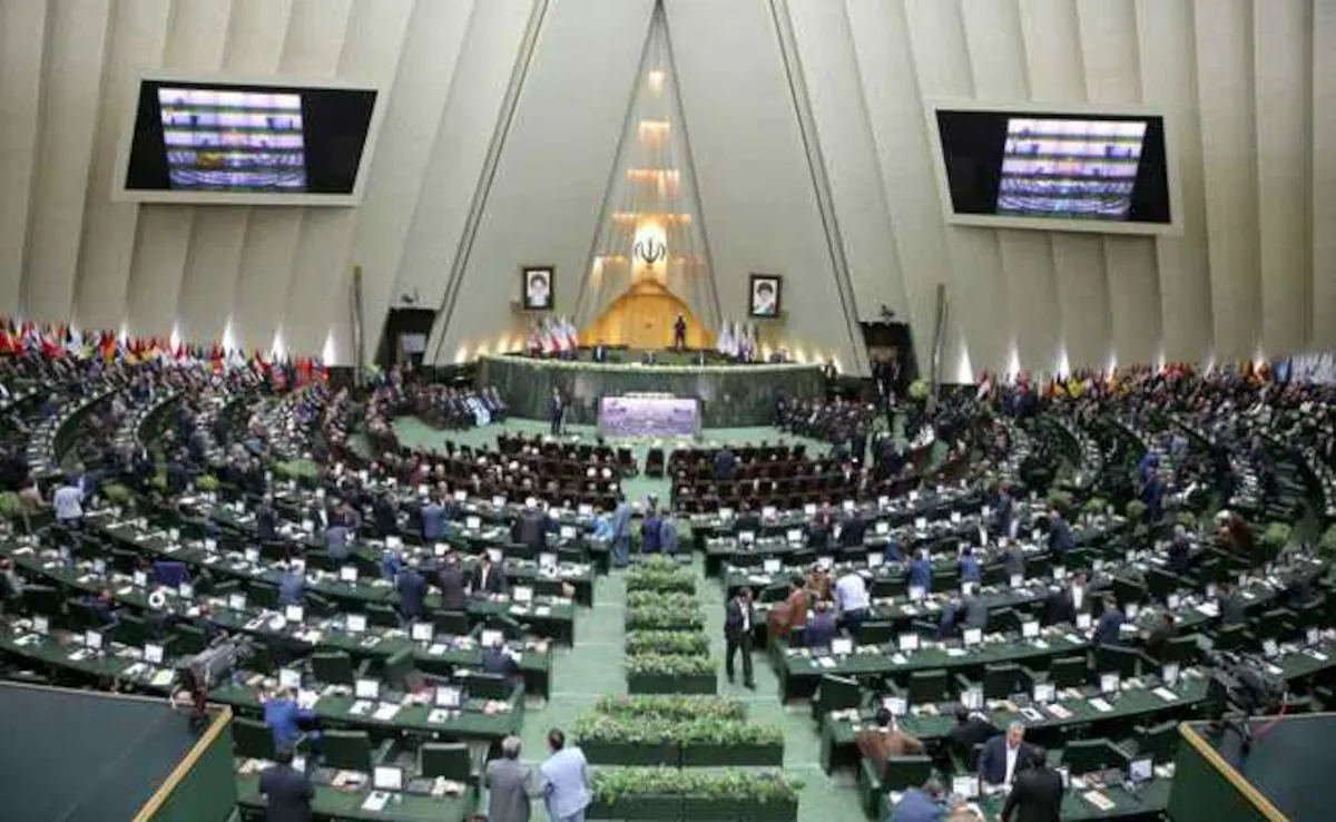 हम सिर्फ बातें नहीं करते, हम खून बहाते हैं... ट्रंप की धमकी के जवाब में ईरानी संसद के स्पीकर