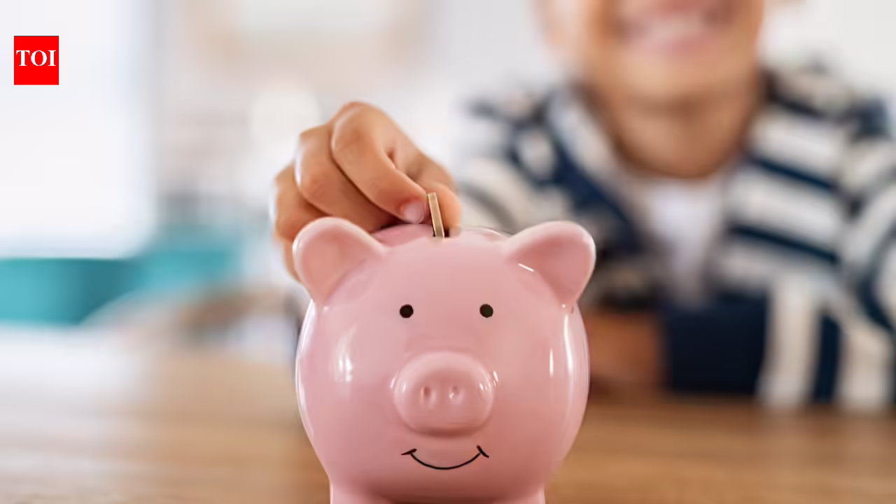 5 money habits parents should start teaching from a young age