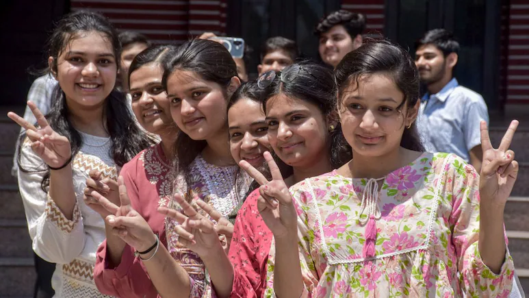 CBSE ने जारी किया 12वीं के टॉपर्स का आंकड़ा, कुल इतने छात्रों ने हासिल किए 95% से ज्यादा नंबर