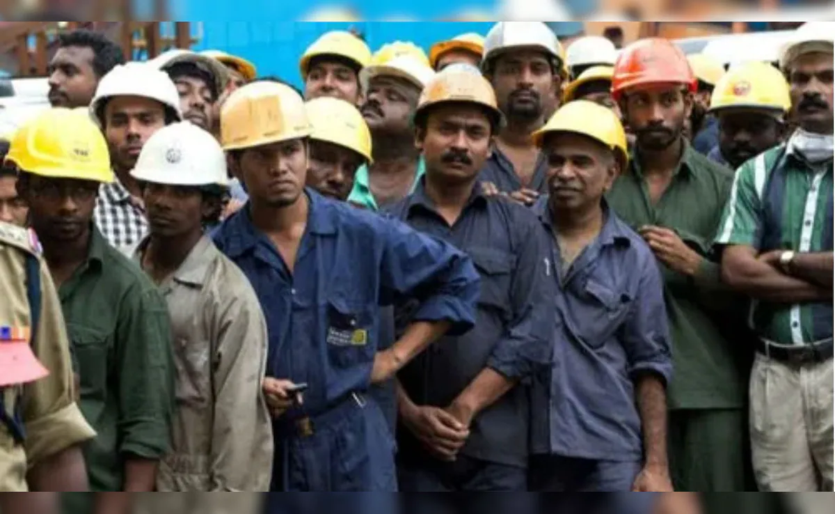 New Labor Codes: देशभर में लागू हुए चारों नए लेबर कोड्स, जानें आपकी सैलरी पर क्या होगा असर