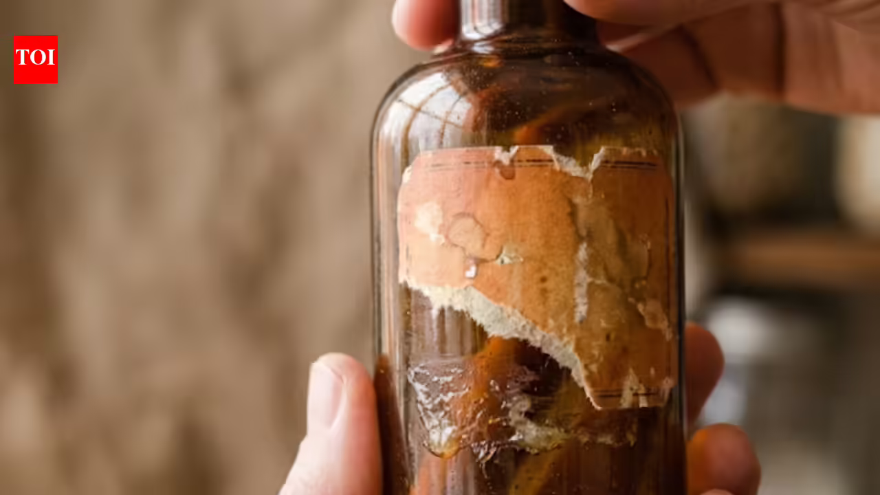 Remove sticky labels from glass jars in minutes using this common ingredient |