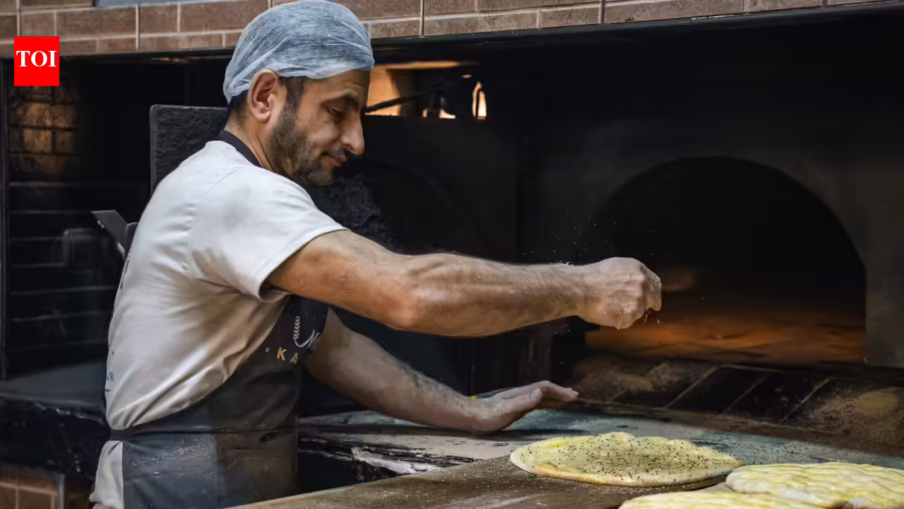 What is the person who makes pizzas called?