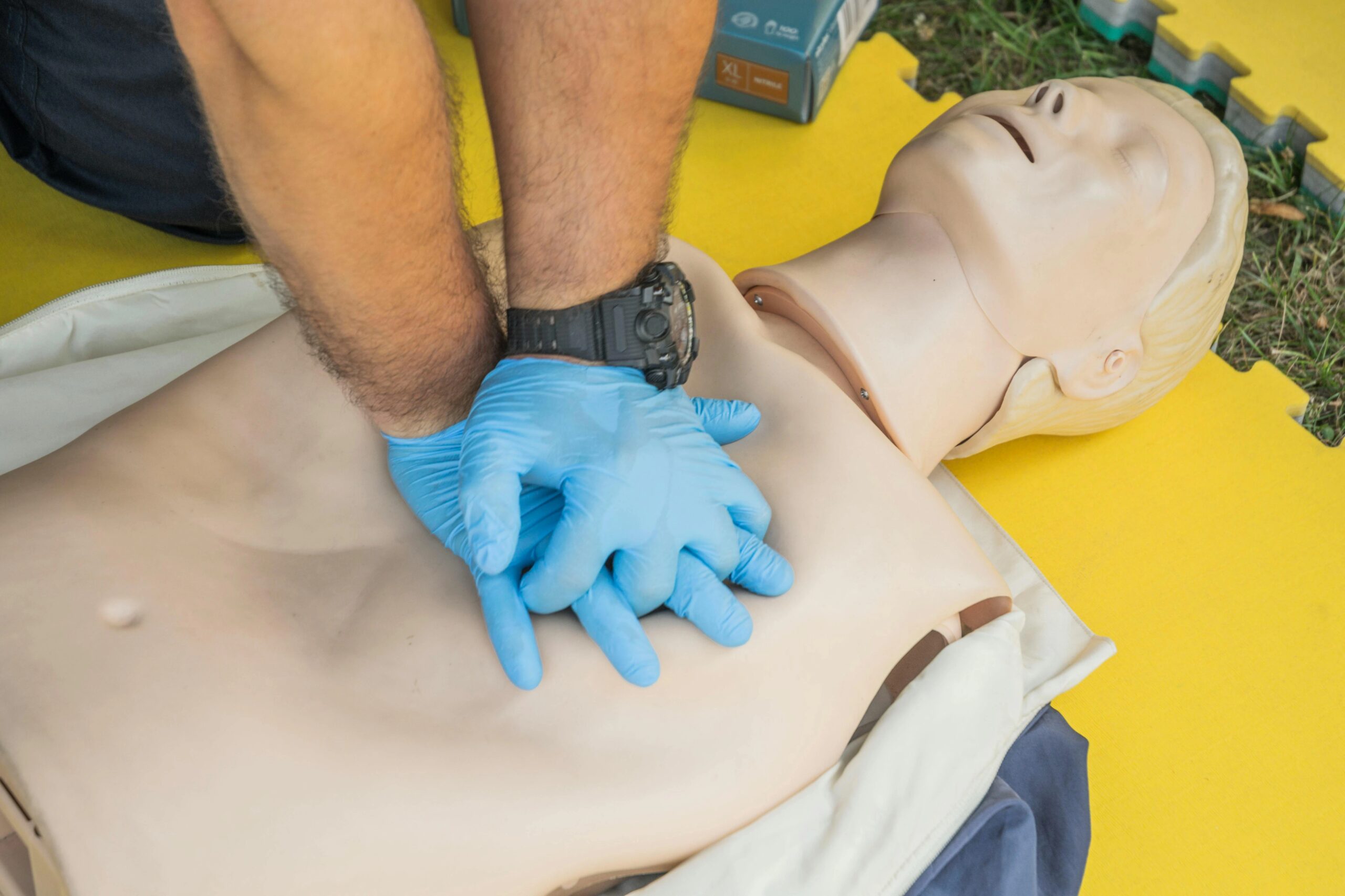 छात्रों को CPR सिखा रहे थे 72 साल के इंस्ट्रक्टर, तभी रुक गई दिल की धड़कन, लेकिन फिर हुआ ये चमत्कार!