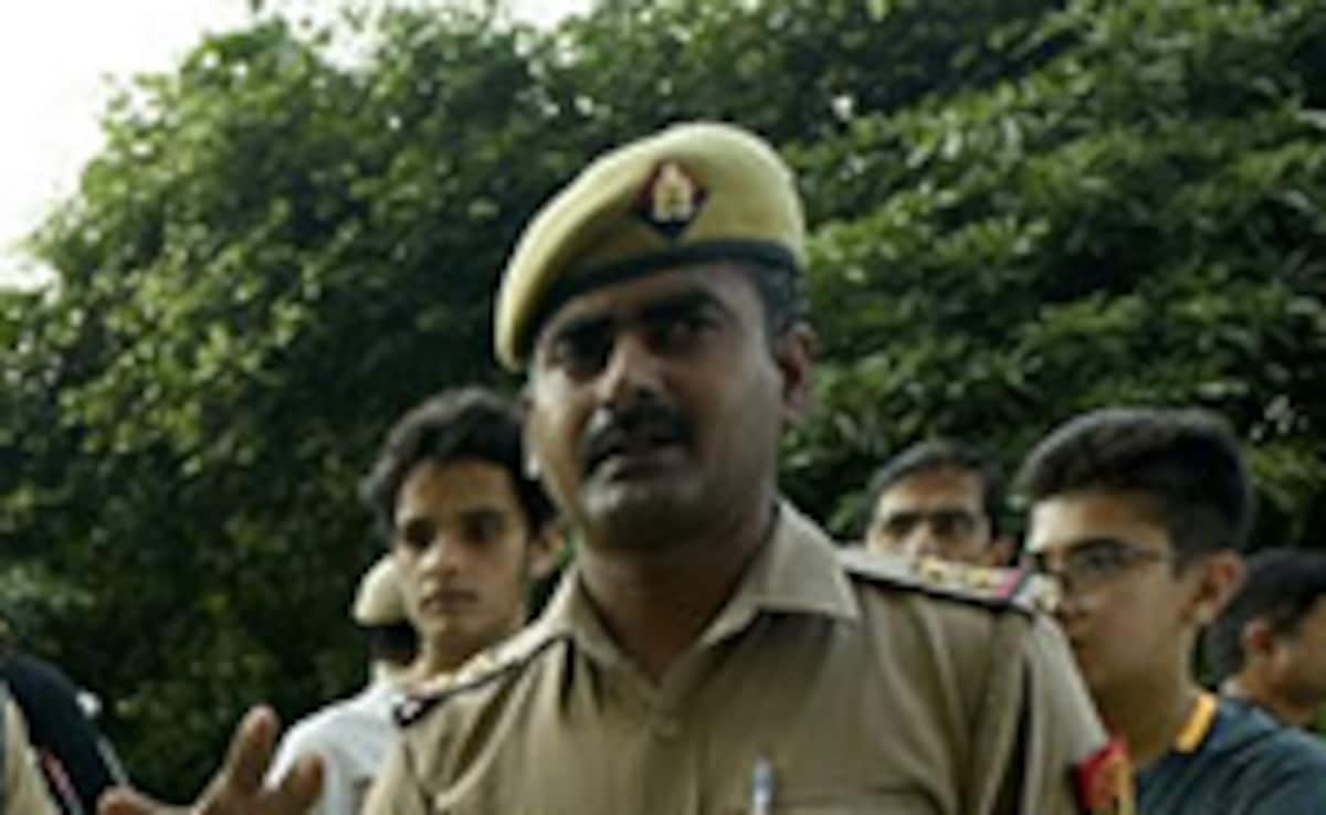 यूपी पुलिस में 'रीलबाजों' पर एक्शन की तैयारी, डीजीपी मुख्यालय का कड़ा आदेश