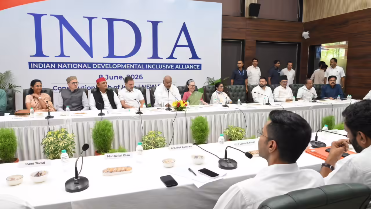 India Bloc: The INDIA bloc divide: Why Mamata is all in but Stalin is walking 'ekla chalo' path | India News