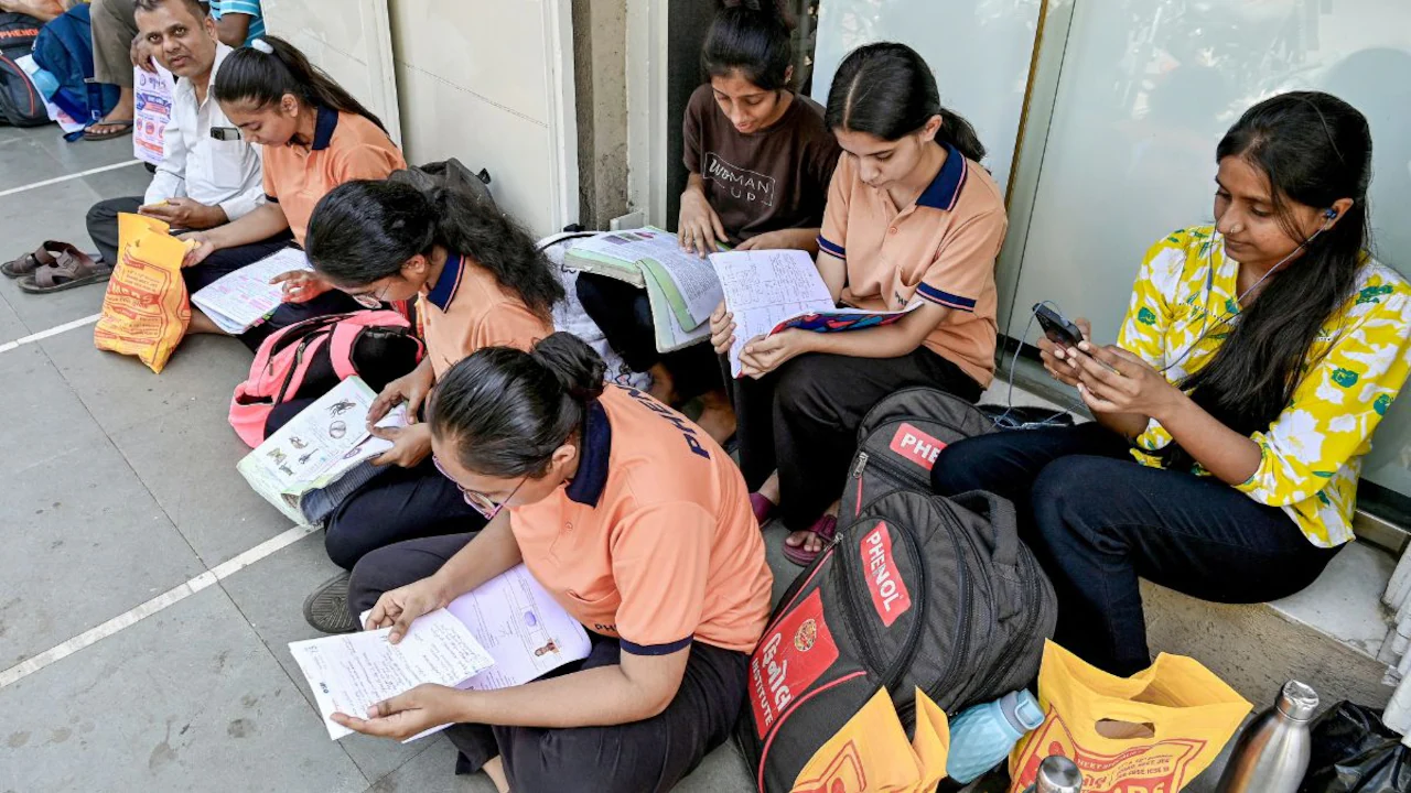 NEET री-एग्जाम को लेकर राज्यों से NTA की हाई लेवल बैठक, छात्रों के साथ अब साख का भी सवाल