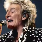 Rod Stewart almost faints on stage in Utah; pauses concert for oxygen tank supply |