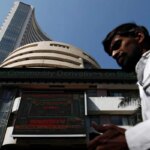Share Market LIVE: खुलते ही बाजार धड़ाम, सेंसेक्‍स-निफ्टी 1 फीसदी फिसले, कच्‍चा तेल चढ़ा, रुपया गिरा, वजहें जान लीजिए