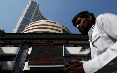 Share Market LIVE: खुलते ही बाजार धड़ाम, सेंसेक्‍स-निफ्टी 1 फीसदी फिसले, कच्‍चा तेल चढ़ा, रुपया गिरा, वजहें जान लीजिए