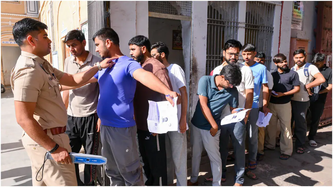 UP सिपाही भर्ती परीक्षा के लिए 30 हजार AI कैमरों से मिनट-टू-मिनट निगरानी, गड़बड़ी करने वालों को उम्रकैद