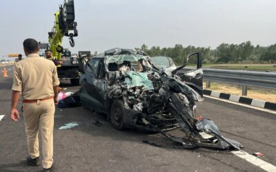 गंगा एक्सप्रेसवे पर बड़ा हादसा, चार लोगों की मौत; खड़े ट्रक में घुसी कार के उड़े परखच्चे   | ganga expressway accident unnao car truck crash high speed fatal road accident up news