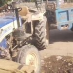 चेकिंग के दौरान ट्रैक्टर-ट्राली ने परिवहन दल को मारी टक्कर, 7KM पीछा कर दबोचा