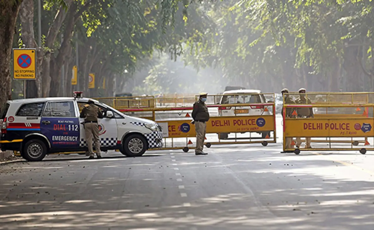 दिल्ली के मॉडल टाउन में खूनी वारदात, 25 साल के युवक की चाकू गोदकर हत्या, आरोपी फरार