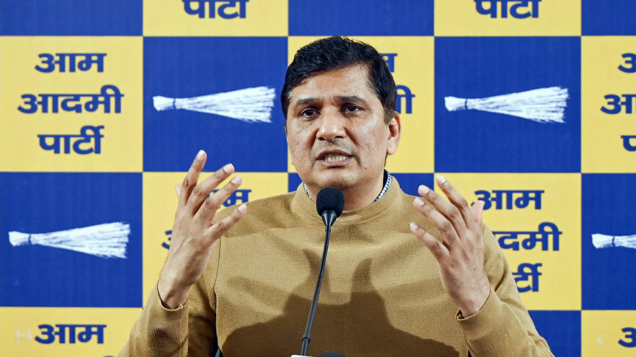 दिल्ली: सौरभ भारद्वाज पर केस दर्ज, रेप पीड़िता की पहचान उजागर करने का लगा गंभीर आरोप