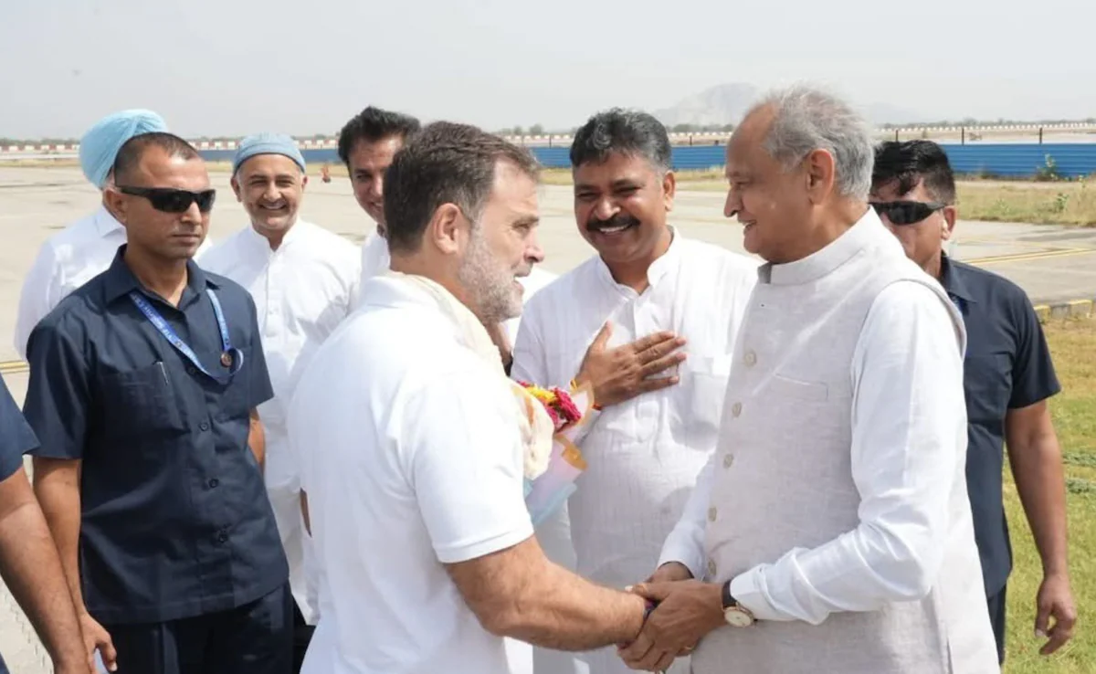 नजरें नहीं मिलीं, सिर्फ हाथ मिले! क्या पुष्कर में राहुल गांधी ने दे दिया बड़ा राजनीतिक संदेश?