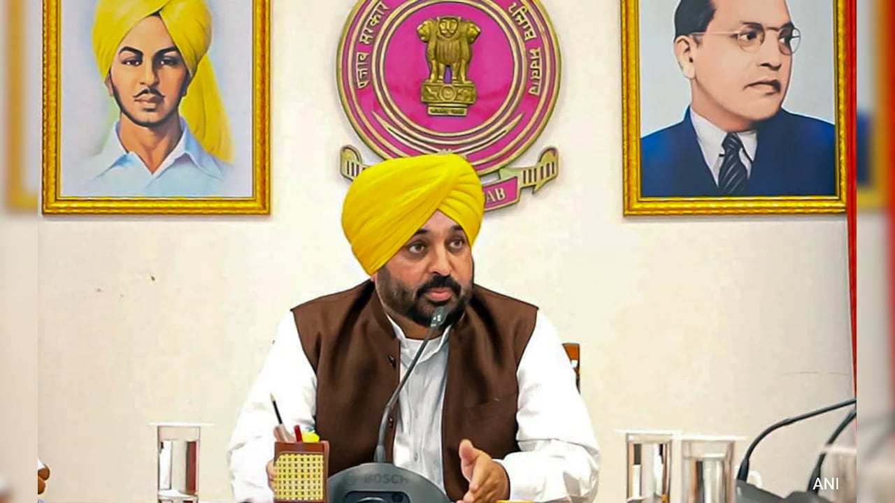 पंजाब सरकार ने बढ़ाया सरपंचों का मान, 15 अगस्त से मिलेगा 10 हजार वेतनमान | Punjab government boosts Sarpanchs' honorarium; monthly pay of ₹10,000 to start from August 15