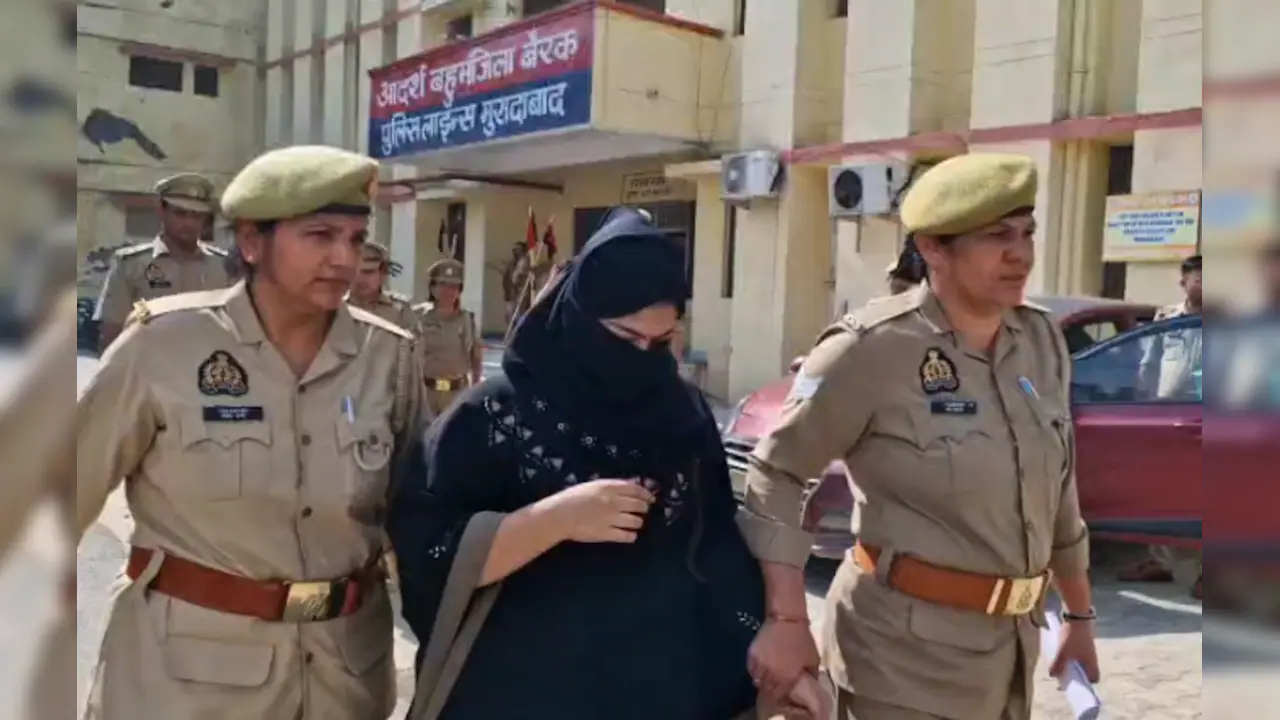 बेटी ने प्रेमी के साथ मिलकर अपने घर पर करवाई डकैती, डिजिटल लॉक तोड़कर ₹99 लाख ले गए | moradabad businessman imran house high profile robbery