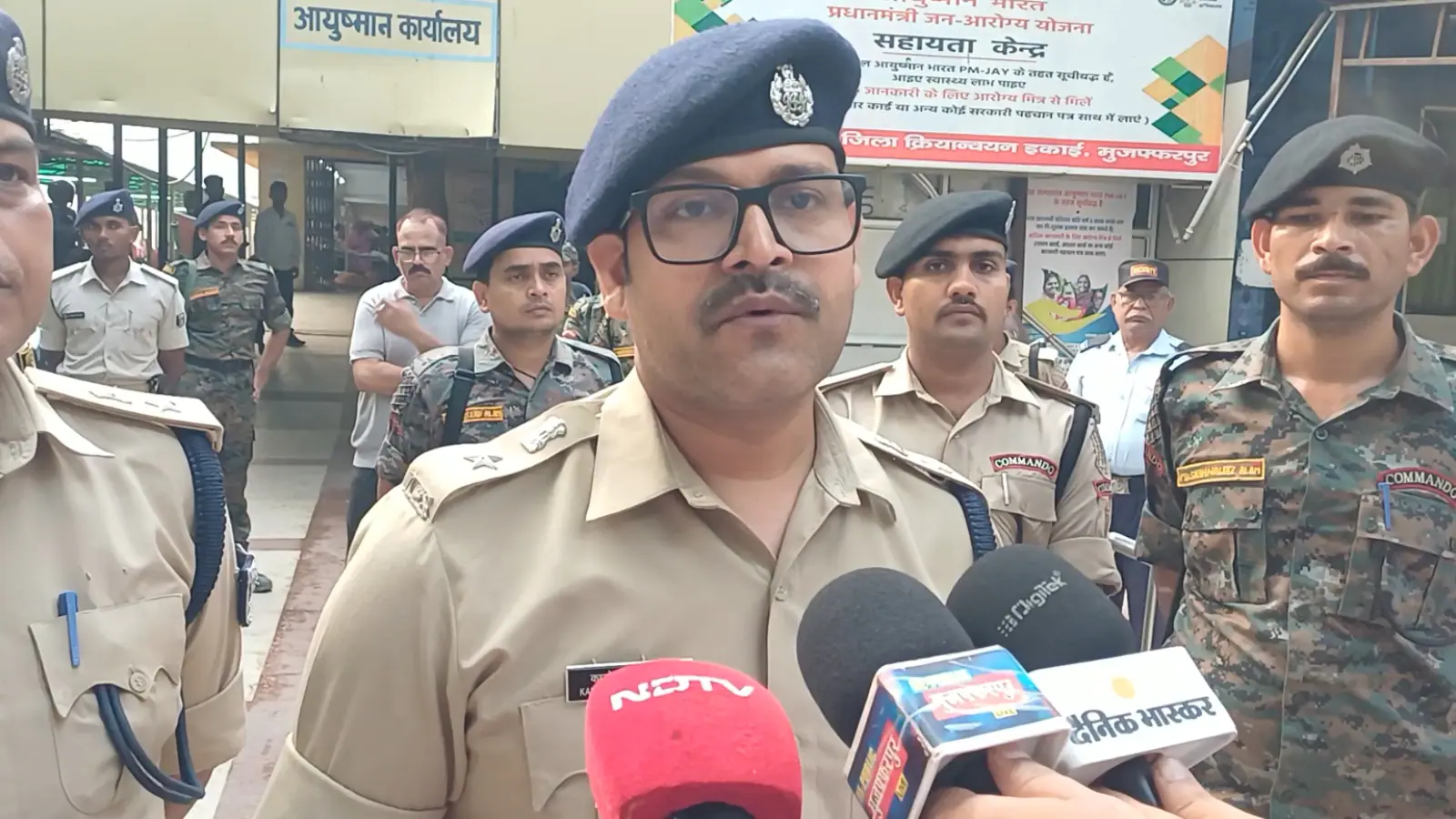 मुजफ्फरपुरः पुलिस ने जांच के लिए रोकी बाइक, बैठा था हत्या का आरोपी, सीधे चला दी गोली | Muzaffarpur Police stopped the bike for investigation the murder accused was sitting there and started firing bullets