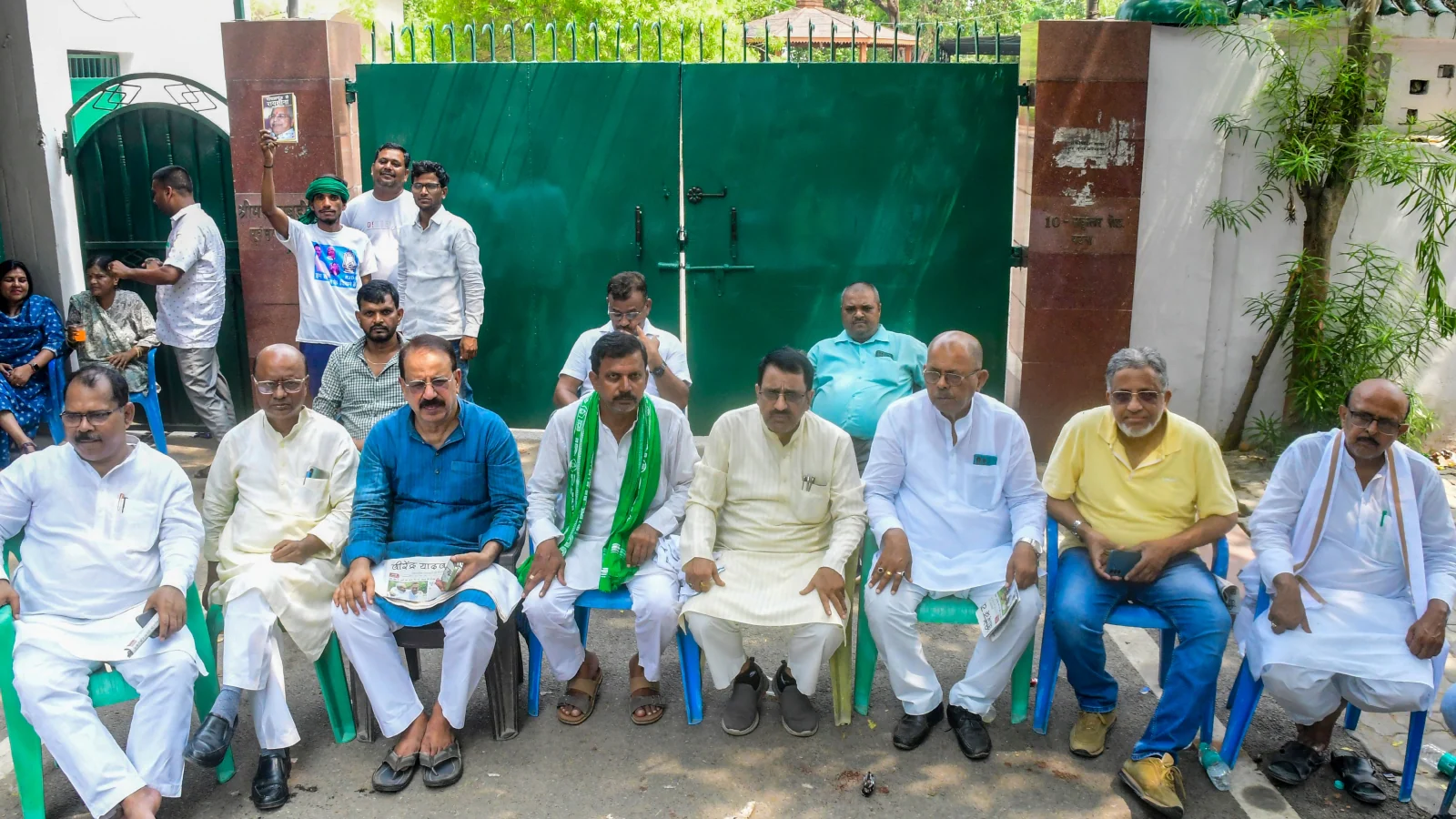 'सब नीतीश करवाया है' बोले लालू यादव, सिक्योरिटी हटाए जाने के पीछे बताया पूर्व CM का हाथ | Lalu Yadav said Nitish has done it all and blamed the former CM for removal of security of rabri devi and tejashwi
