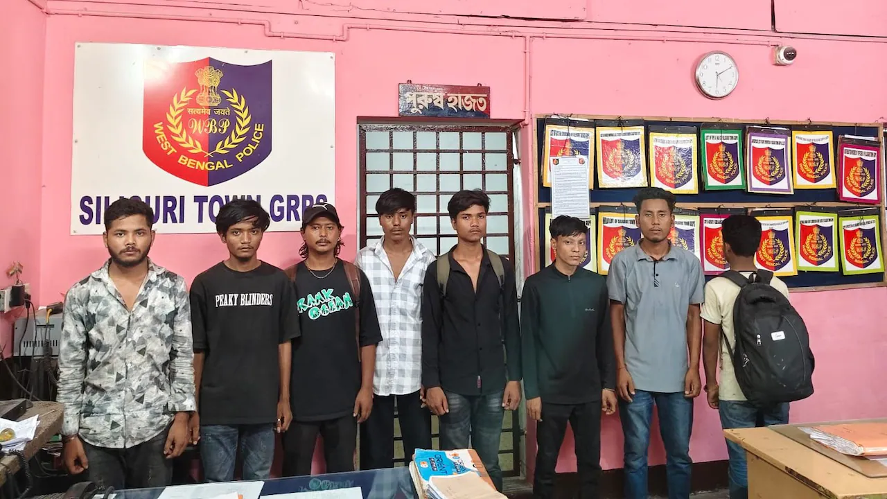 सिलीगुड़ी जंक्शन पर 8 बांग्लादेशी घुसपैठिये गिरफ्तार, दिल्ली से मजदूरी कर वापस लौटने की थी तैयारी